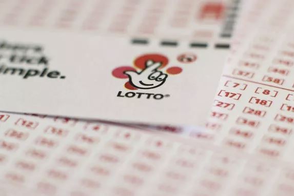 Is a Lucky Dip More Likely To Win Than Own Numbers?