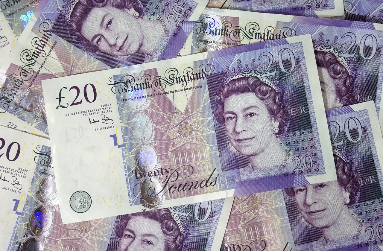 Do Shops Accept Ripped Notes or Can They Refuse (UK)?